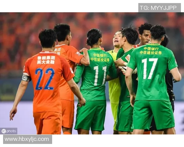 北京中赫国安与北京人和激战正酣比分悬念迭起引发球迷热议